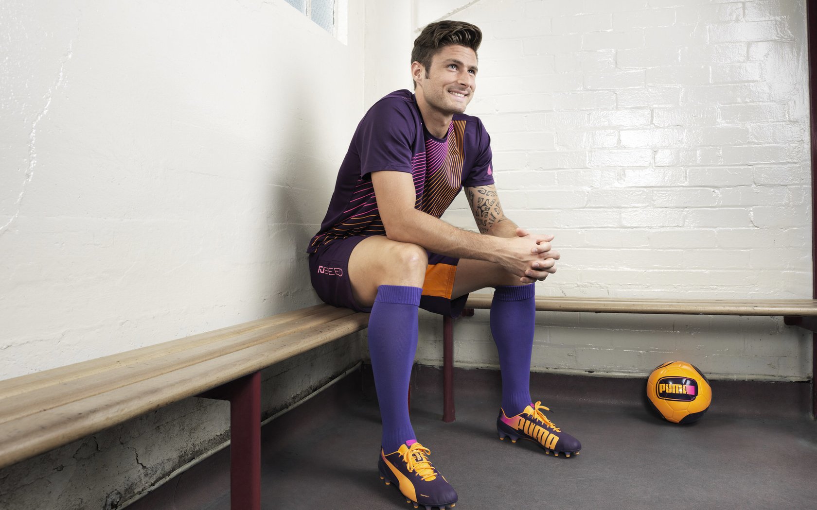 “青少年足球联赛精彩纷呈，吸引众多青少年前来观赛”，青少年足球联赛直播